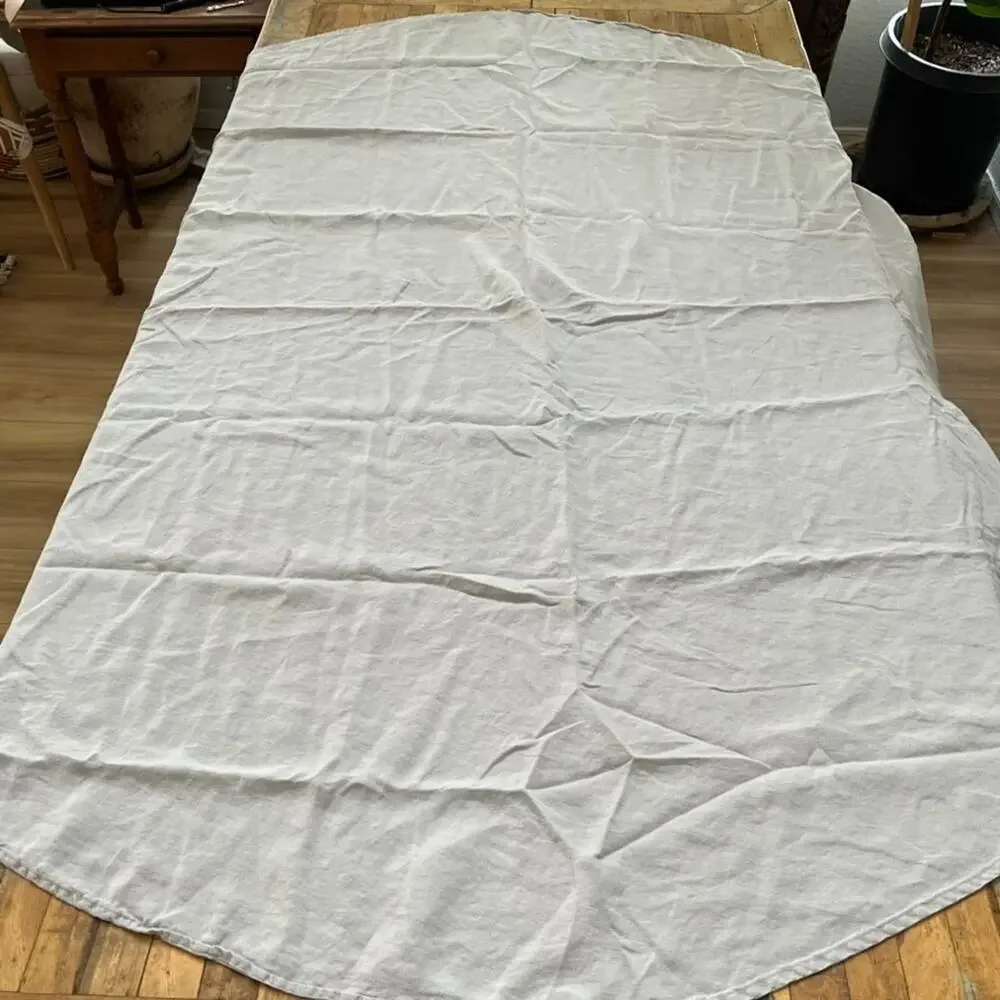 Magic Linen Light Gray Round Tablecloth 76